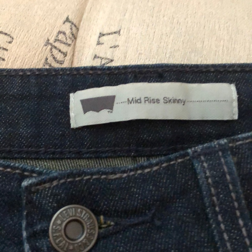 Levi’s Mid Rise Skinny jeans size 4 - Picture 2 of 4